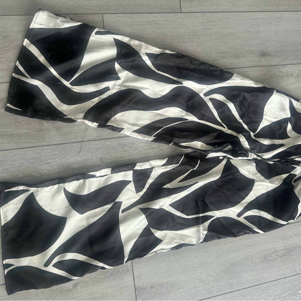 Black and White Abstract Pattern Pants